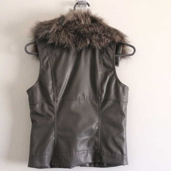 Grey sleeveless zipped top - Picture 7 of 7